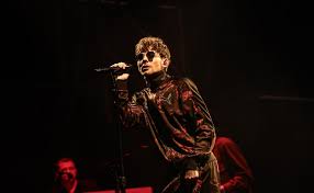 Louis Tomlinson hace bailar a las directioners en el Tecate Emblema 2026