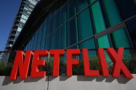 ¿Qué significa la adquisición de Warner Bros. por Netflix para las películas?