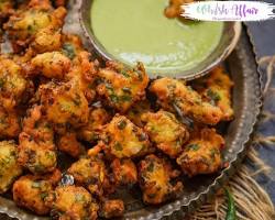 Moong dal pakora with chutney