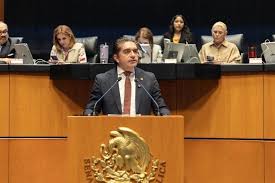 Amenaza senador morenista a periodista de Televisa