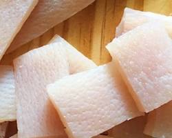 Da heo cạo sạch lông, rửa sạch, luộc chín