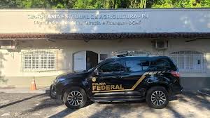 Suspeitos de fraude em licitações de castração animal no RJ são alvo da PF
