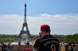 Bayern Munich fans pass on Paris march after past police dust-up