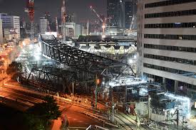 八ツ山跨線々路橋の送り出しを実施しました