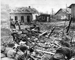 Image of Soviet soldiers fighting in the ruins of Stalingrad