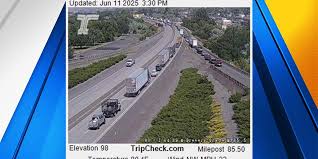 Wildfires Close I-84, Prompt Evacuations Near The Dalles, Oregon - Imagen principal del artículo