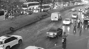 ¡Bogotá Bajo el Agua! Inundaciones y Tráfico por Fuertes Lluvias