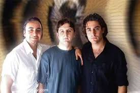 محمدرضا گلزار نوازنده گیتار گروه آریان در سال ۱۳۷۹ / فیلمی از ۲۵ سال پیش و تولد یک سوپراستار
