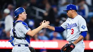 Díaz returns on his bobblehead night, slotting right back into closer role