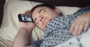 Es dañino dormir con el smartphone