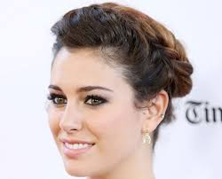 Take this look worn by Spanish actress Blanca Suarez to the L.A. premiere of her new film, I&#39;m So Excited, for example. updo-blanca-suarez - updo-blanca-suarez-w724