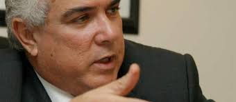 Dictada medida de aseguramiento contra Jorge Visbal, embajador de Colombia en Perú. Lo hizo por su presuntos vínculos con el paramilitarismo cuando fungió ... - Jorge-Visbal-640x280-14032012