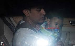 Aamir Khan oğlu Azad Khan İle Görüldü - 6.8.2012 - 21