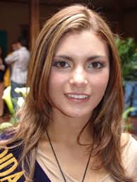 Gabriela Paredes candidata a Reina de Cuenca 2004 .- Piensa que ser auténtico engrandece sobremanera - 2659g