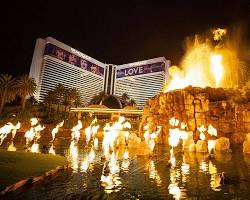 Gambar Volcano at The Mirage Las Vegas at Night