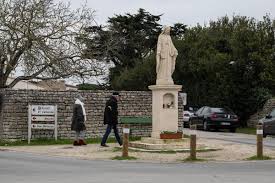 Statue de la Vierge sur l'île de Ré : réactions de la Libre pensée et du maire de La Flotte après ...