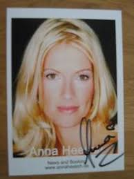 Bild: Sexy Fernsehmoderatorin Anne Heesch hands. Autogramm!