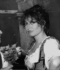 Triste annuncio per la morte di Alida Chelli, famosa cantante e attrice italiana, ex moglie del celebre attore Walter Chiari, spenta all&#39;età di sessantanove ... - alida-chelli2