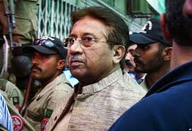 ... mantan presiden Pakistan Pervez Musharraf tiba di pengadilan di Islamabad, untuk menghadiri persidangannya atas tuduhan perannya dalam kematian seorang ... - 31219FF6-E1C4-4E59-BAC5-D39791D9A1C0_mw1024_s_n