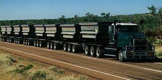 road train australiani truck autoarticolati e autotreni trasporti speciali flotta lunga percorrenza Images?q=tbn:ANd9GcQKCFEx0mMgYq71lyTmDV7t_7vF6LNwLppjWG17E89LjrTUY1DF
