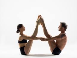 Resultado de imagen de yoga en pareja