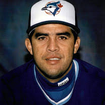 En 1990, debutó en Grandes Ligas con los Azulejos de Toronto, Luis Sojo. 13 Campañas en las Mayores. 848 Encuentros. 671 Imparables. 103 Dobles. - zz19