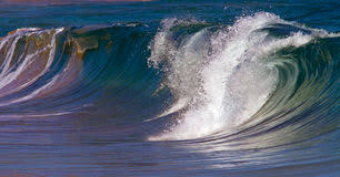 Résultat de recherche d'images pour "paysages magnifiques vagues"