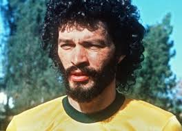 ID,SAO PAULO--Legenda sepak bola Brasil Socrates pulang dari rumah sakit di Sao Paulo setelah dirawat selama 10 hari karena menderita pendarahan perut yang ... - sorates-_110924114221-826