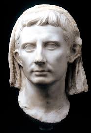 Esposto un volto scolpito nel candore del marmo che puo&#39; raccontarci l&#39;antica Roma imperiale. L&#39;opera e&#39; venuta alla luce nel 1863 nei pressi di Ancona. - 1190994191b