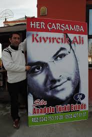 Kıvırcık Ali&#39;nin İstanbul&#39;da geçirdiği trafik kazası sonrası hayatını kaybettiğini öğrenen Side Anadolu Türkü Evi&#39;nin sahibi Hakan Ertekin, ... - MjYzMjc0