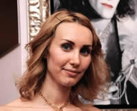 Elena Bellani, 36 anni, missagliese d&#39;origine, è stata seguita dalle telecamere del noto programma di La7 durante il corso di burlesque che ha frequentato ... - elenabellani