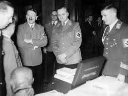 Dagboeken naaste medewerker Hitler ontdekt Images?q=tbn:ANd9GcQq3eg0FVeBPmgL0uz76BWIvKtgRaR6vEYJbr84FbrxnVdRJBZE