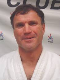 François LECONTE, professeur diplômé d&#39;Etat, 3° DAN, sait donner, par ses talents d&#39;enseignant et à sa passion du judo, l&#39;envie de pratiquer aux plus jeunes ... - francois_cours1
