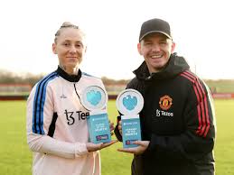 Double win for Manchester United in player and manager of the month awards
