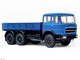 bisonti della srada vintage i camion classici che hanno fatto la storia del trasporto su gomma Images?q=tbn:ANd9GcQv22EFIhAWQ2obmYlmvq6RKh4vg-L37_EVrwpGmvkRuKAAvHMT