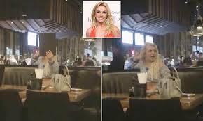 Britney Spears allegedly has a 'manic' meltdown at a Los Angeles restaurant 
Friday night