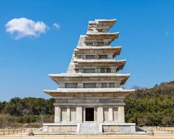 전북 익산 미륵사지 석탑 전경, AI로 생성