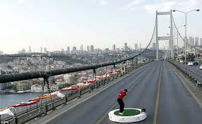 Tiger stops traffic on a bridge... literally! Images?q=tbn:ANd9GcR4HVPU7vl3aeYy7xYwEd4KG0YLxM0fqqN4LeJXmaakCaN6884yGg