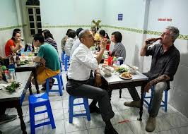 Kết quả hình ảnh cho Tông thống Obama đi ăn tối ở Hà nội