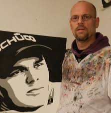 <b>Alexander Maurer</b> mit seinem Porträt von Martin Kaymer (Foto: wz-newsline.de) - kaymer-gemalde