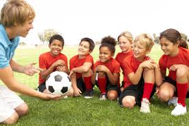เด็กเล่นฟุตบอล สอนเด็กเล่นฟุตบอล ครูสอนเด็กเล่นบอล