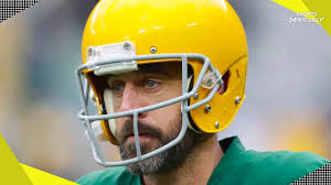 Aaron Rodgers celebrates birthday at Bucks game, sits by Mallory Edens