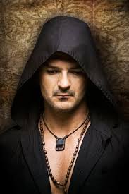 We&#39;re a little more than 30 hours away from Ricardo Arjona&#39;s latest visit to the Bay Area. The last time he visited was 2009 in San Jose&#39;s HP Pavilion. - ricardo-arjona-soledad