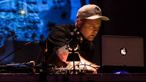 DJ Shadow Remixes King Gizzard & The Lizard Wizard's “Black Hot ...