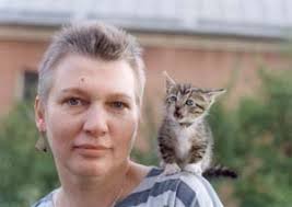 Anna Maria Strzelczyk urodzona w 1949 r. w Gdańsku, studia na PWSSP w Gdańsku, zakończone dyplomem na wydziale projektowania graficznego 1977 r. - ania-kot