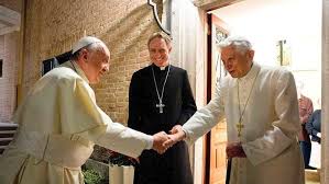 Dispute entre le Pape François et Benoit XVI ? Affaire à suivre !!! Images?q=tbn:ANd9GcRXY35tHe7jX6wTJfF82Zkby782JMSwhur2y78_ANZsVpd0WbT-vUjVt750
