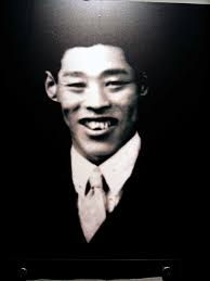 Lee Bong Chang was born in August, 10 1910 in Seoul. He graduated Yong San Moon ... - 227644296_orig