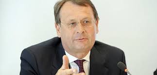Wie das Unternehmen am Donnerstag mitgeteilte, verlässt der bisherige Vorstandschef Wolfgang Pföhler Rhön zum Jahresende. - pfoehler-A