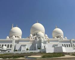 Image of مسجد الشيخ زايد الكبير في أبو ظبي، الإمارات العربية المتحدة