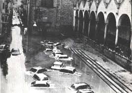 Résultat de recherche d'images pour "grande inondation 1966,  Florence, Italie"